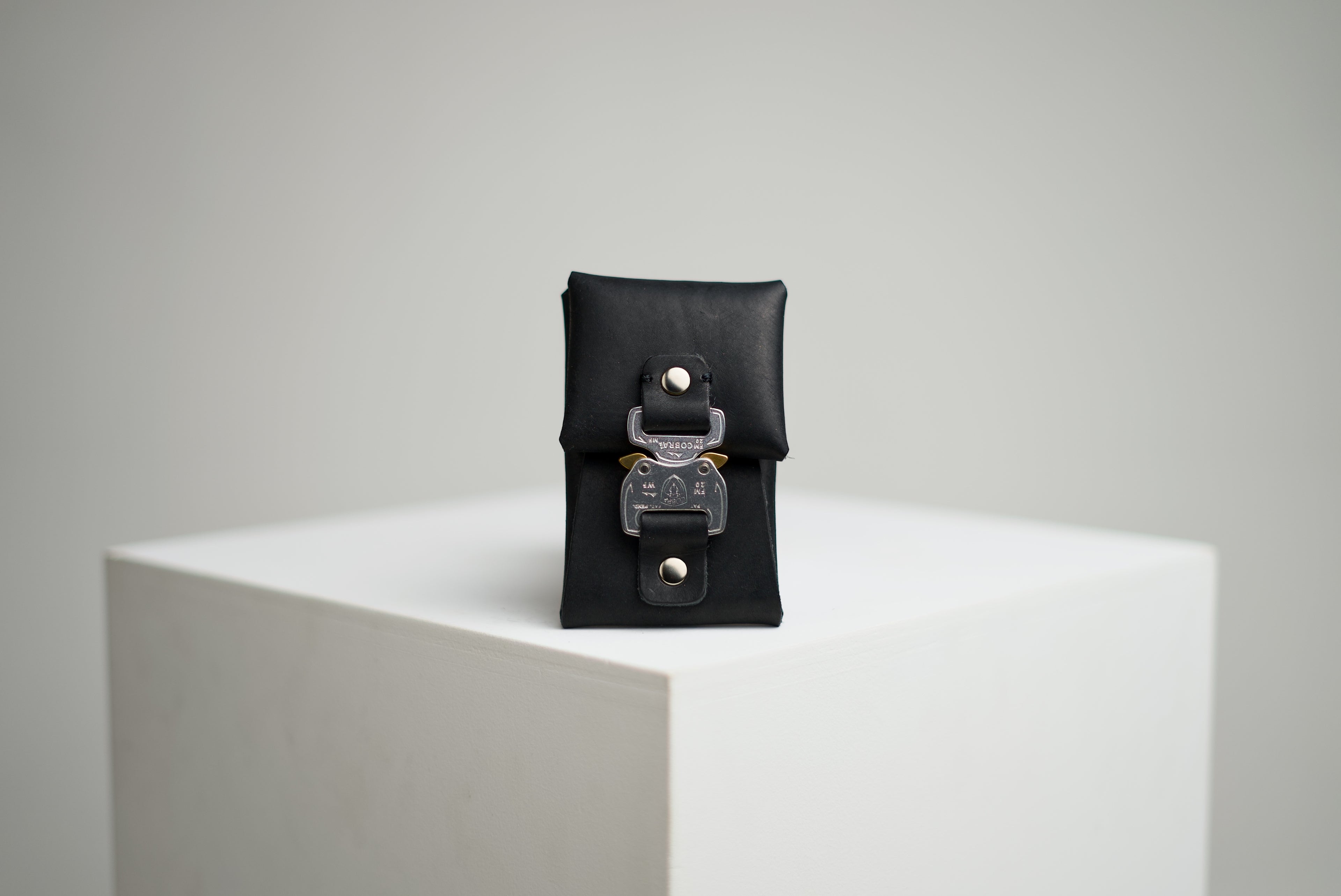 buckle wallet "micro" margot