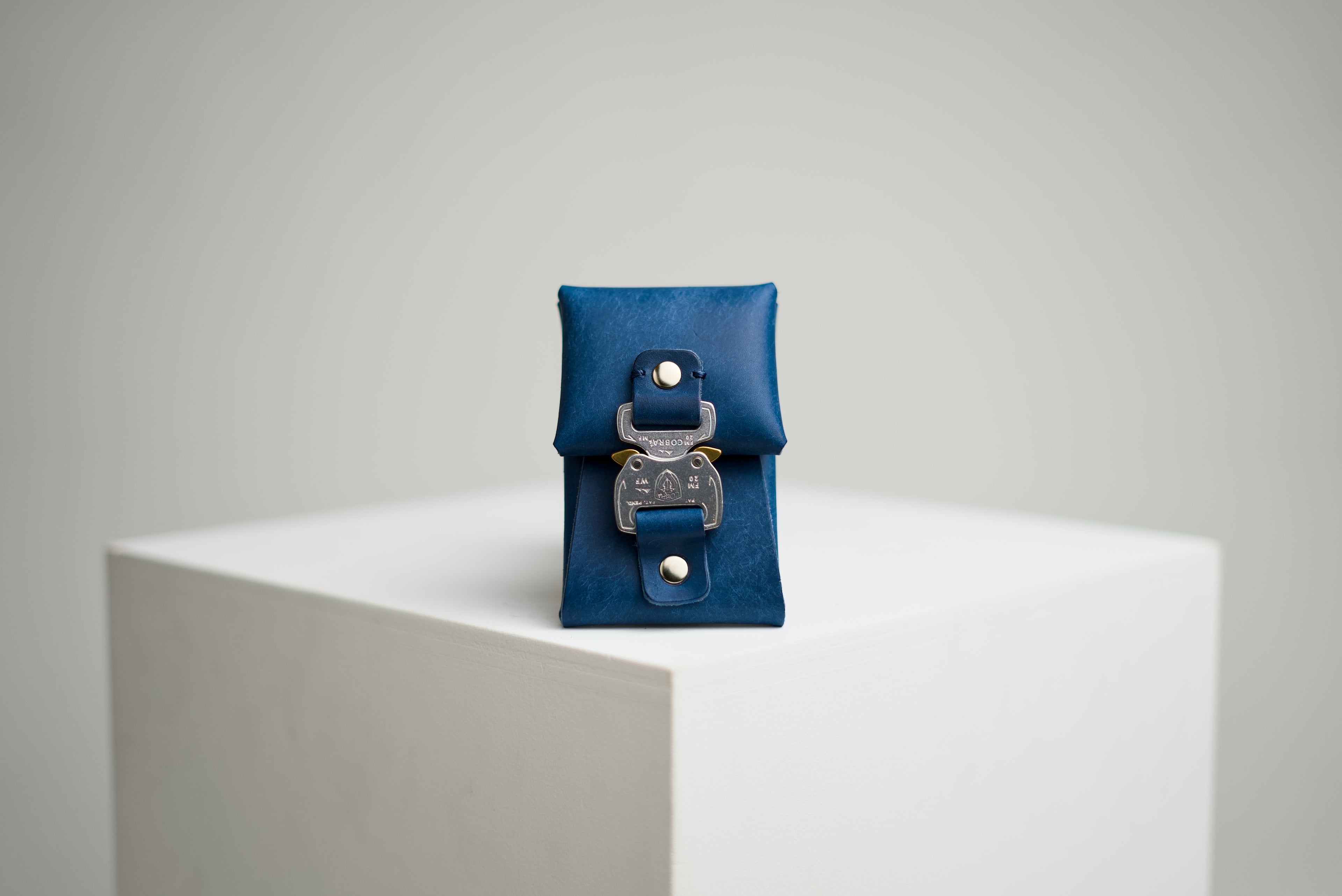 buckle wallet "micro" margot