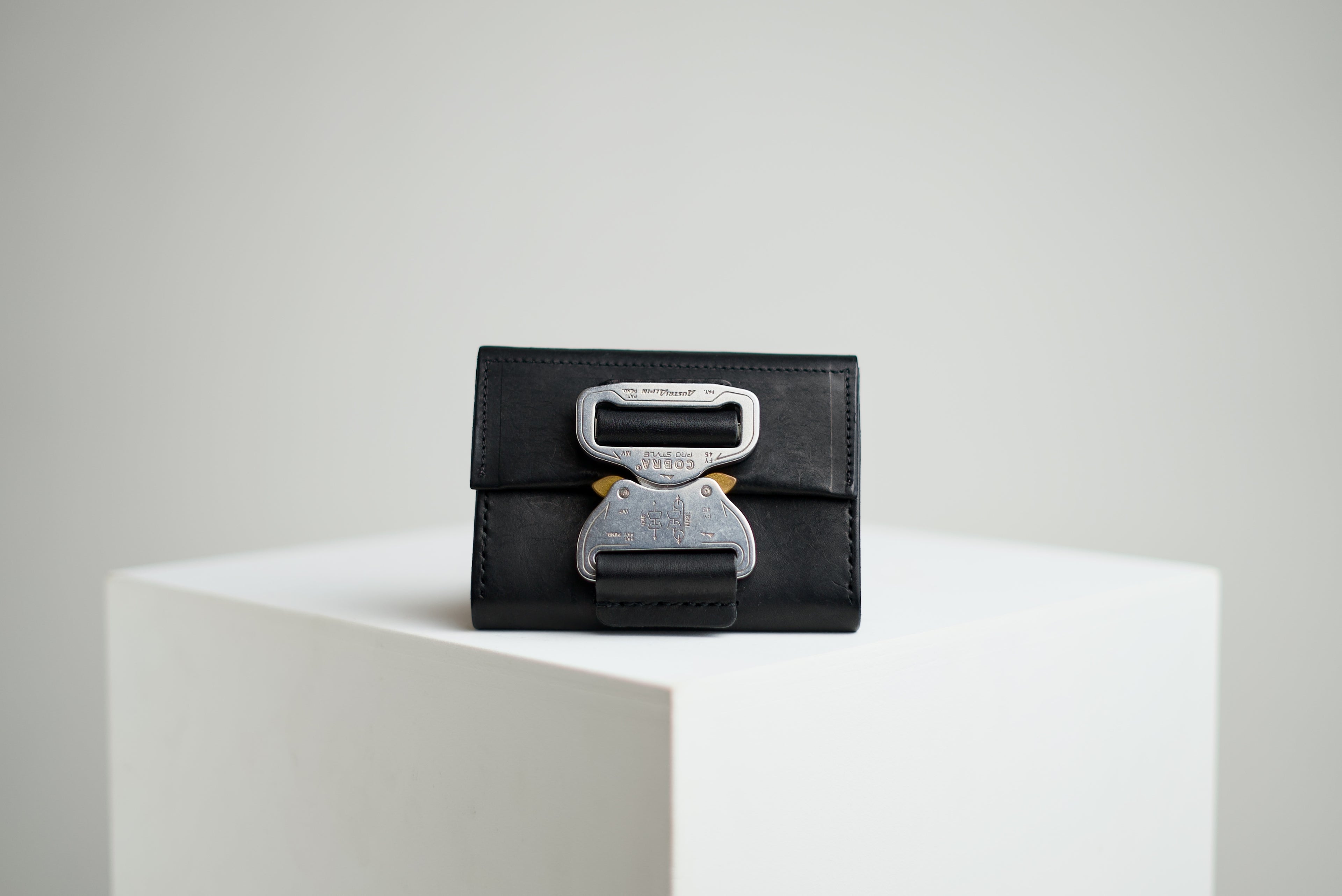 buckle wallet "pro" margot