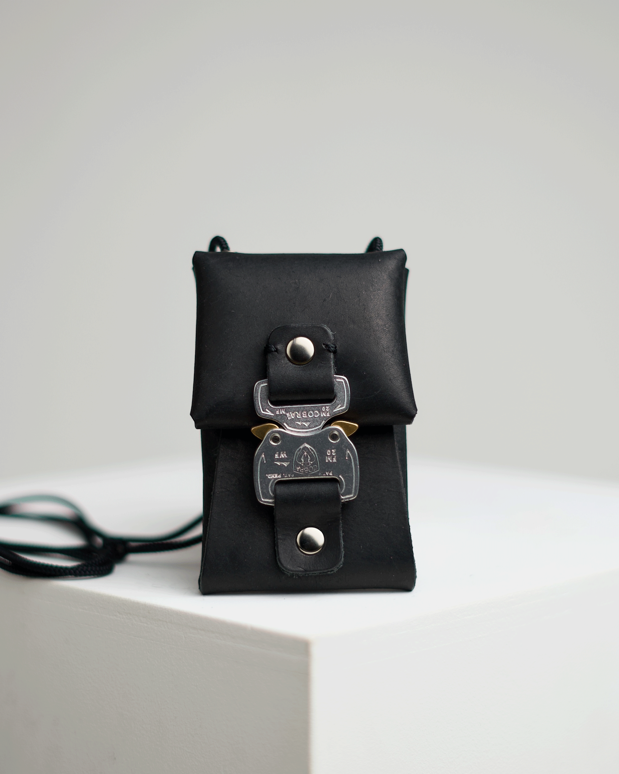 buckle wallet "micro with string" margot