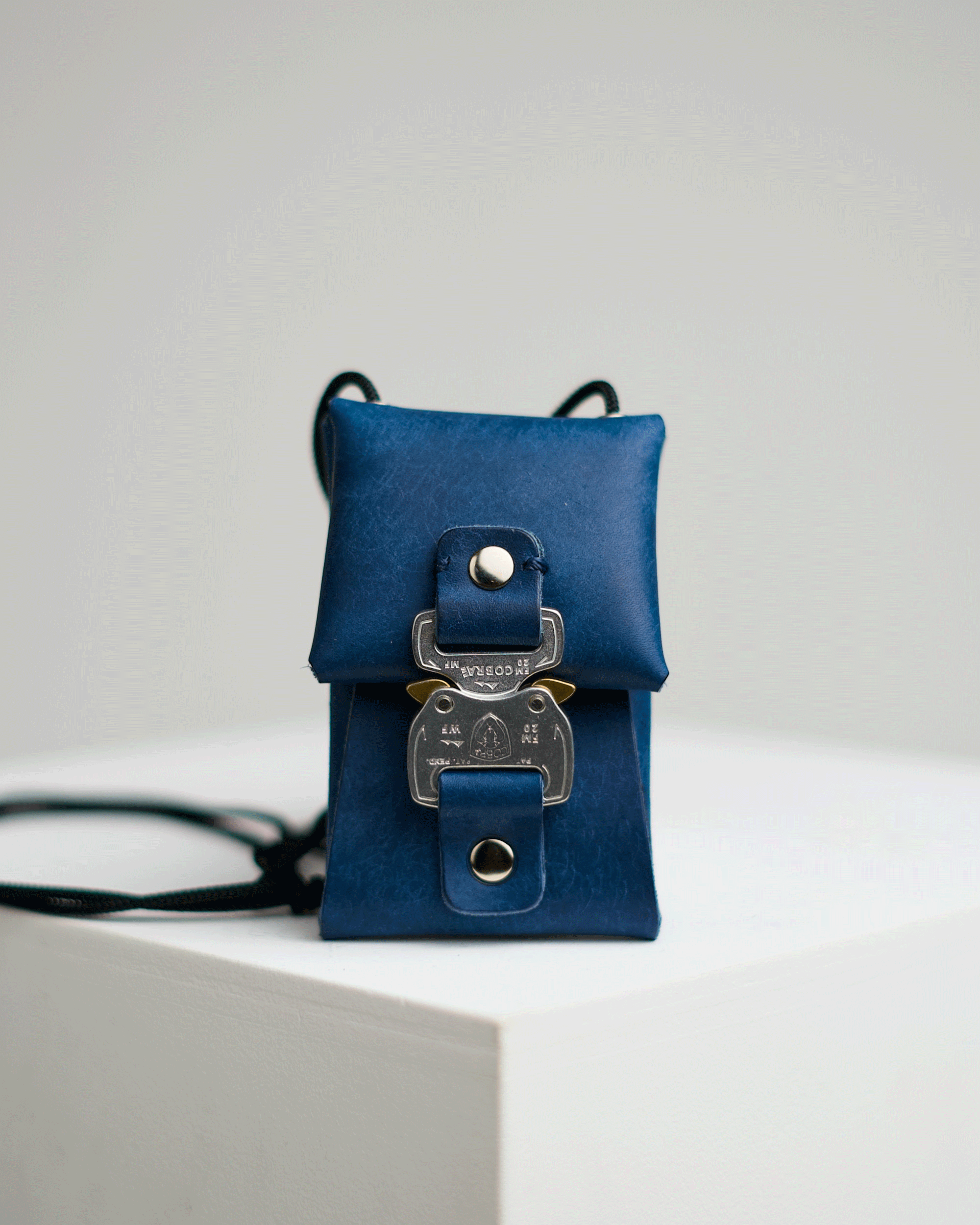 buckle wallet "micro with string" margot